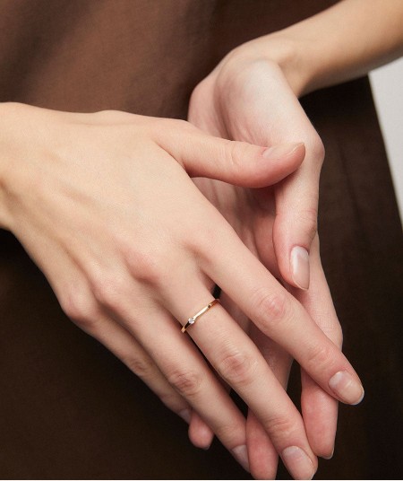 Anillo de oro con diamante solitario