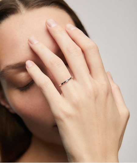 White gold ring with a single diamond