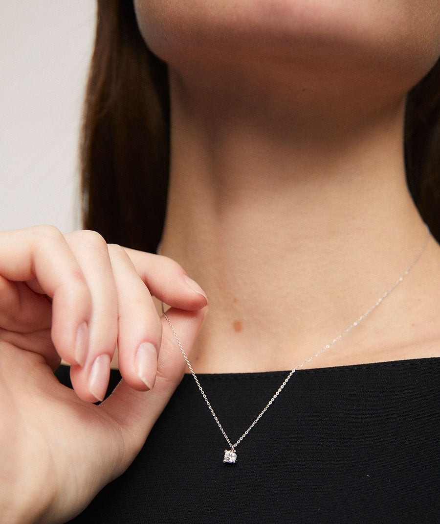 White gold necklace with a solitary diamond