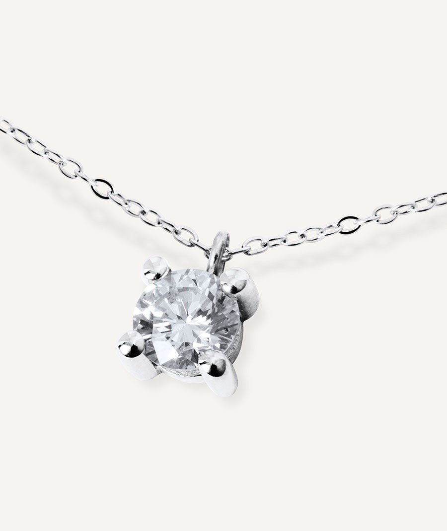 White gold necklace with a solitary diamond