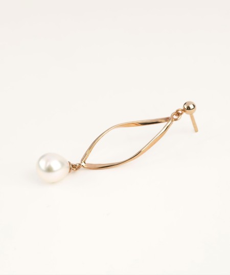 Earrings  18 kt gold plated with cultured pearl