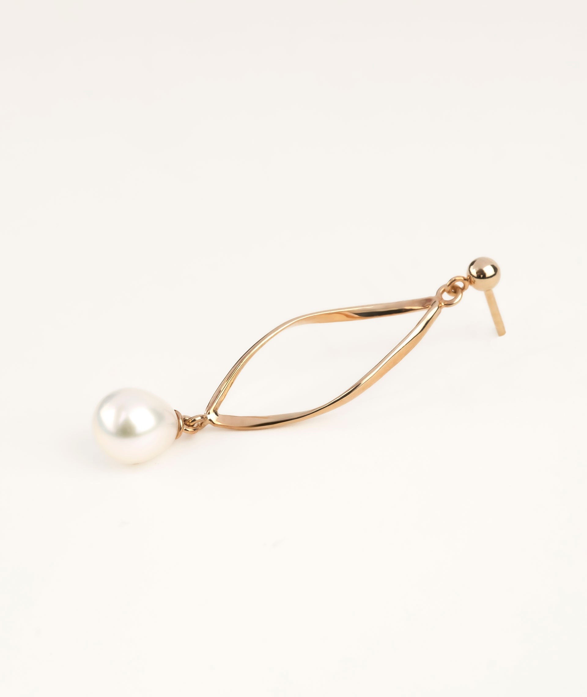 Earrings  18 kt gold plated with cultured pearl