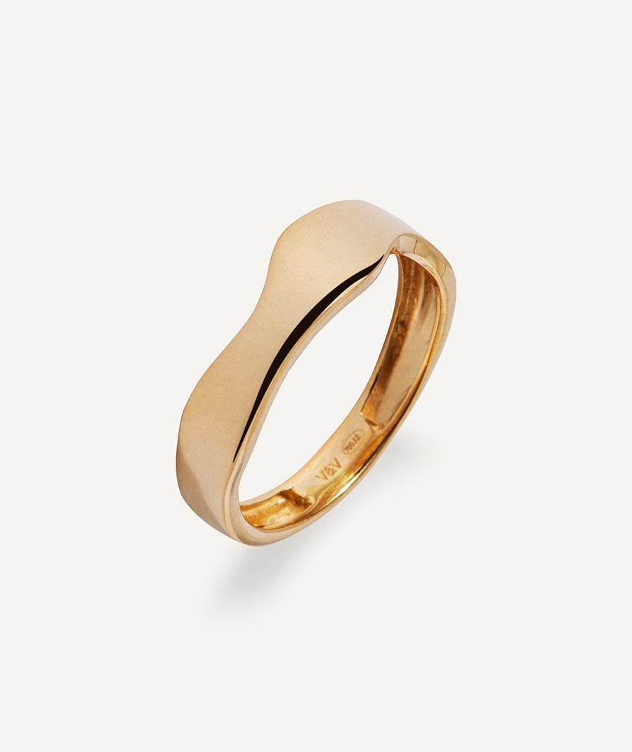 Gold smooth wavy ring